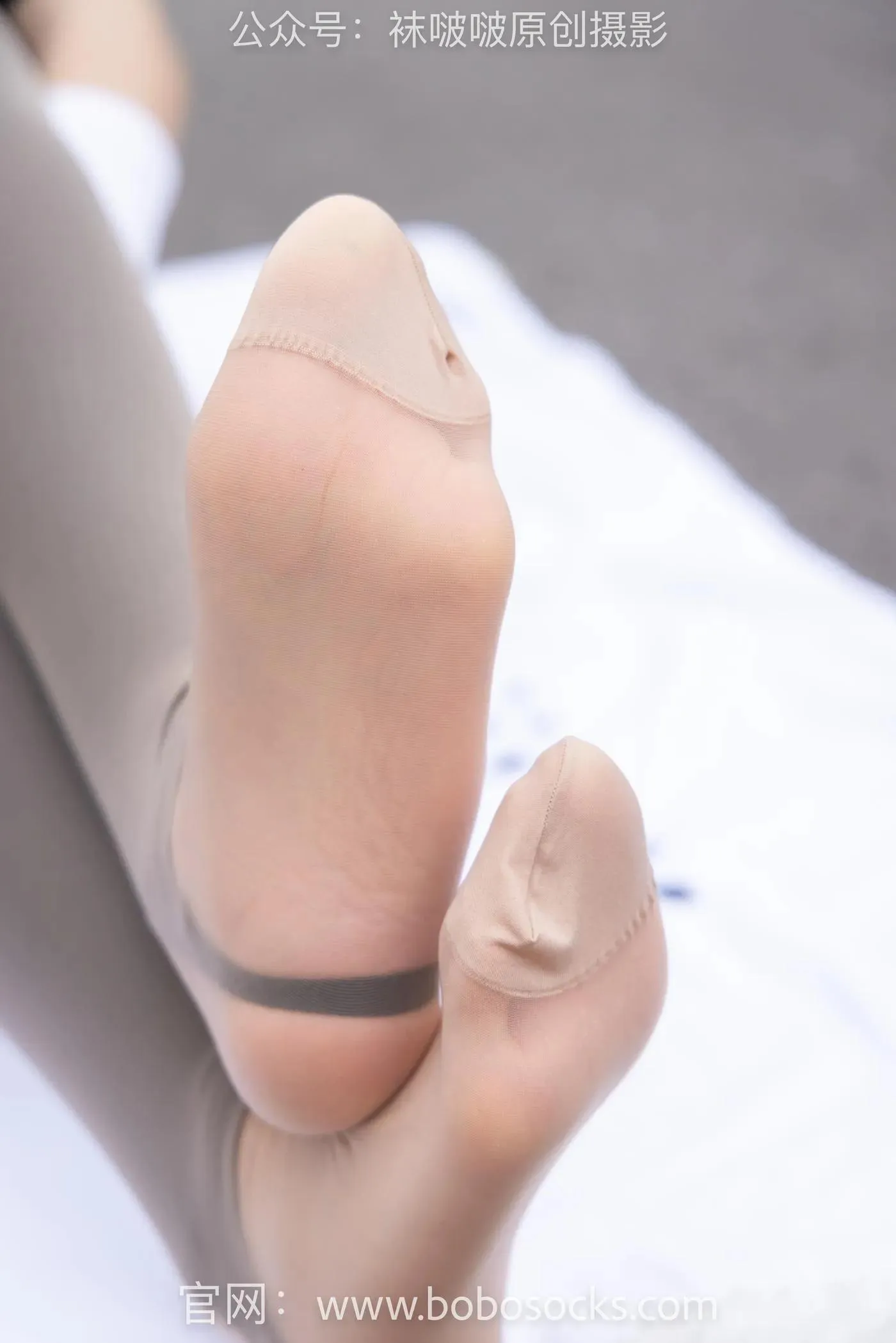 [BoBoSocks袜啵啵]NO.146 小甜豆-高跟长靴、黑色踩脚裤、肉丝 [154P]插图2